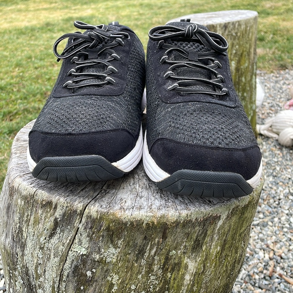 Orth Feet Sneakers View 4